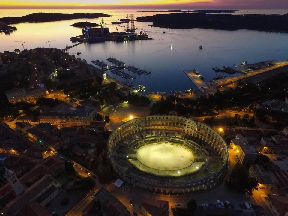 Top App 5 Min Arena Amphitheater PUY Eksteriør bilde
